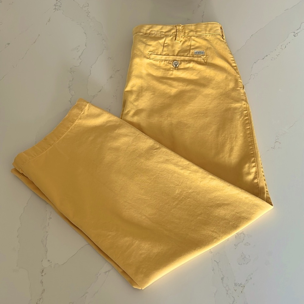 Izod saltwater chinos pants yellow Slim Fit Size 40